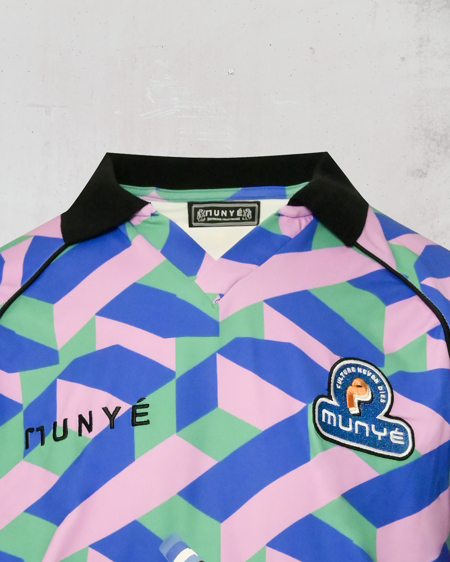 MUNYÉ Football Jersey Vibrant Wave - Pink